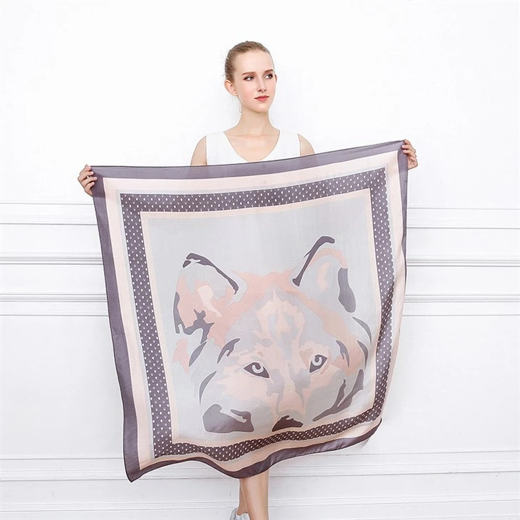 Écharpe en soie sérigraphiée sur mesure de haute qualité